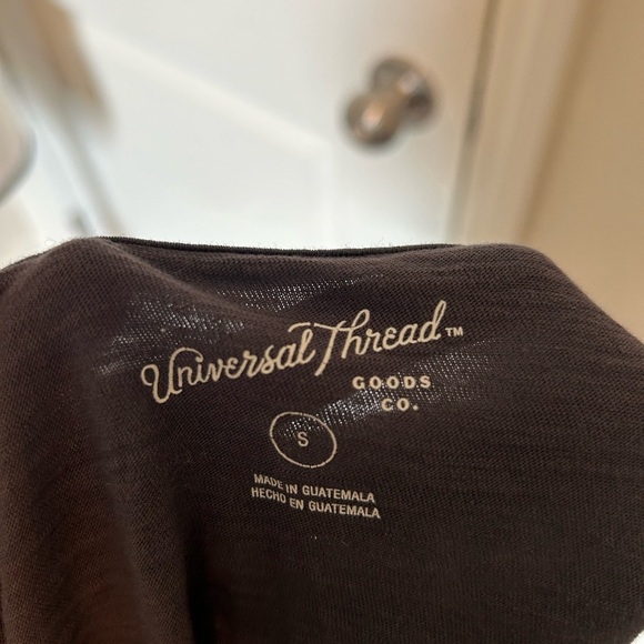 Universal threads grey vneck tshirt - Picture 5 of 5
